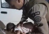 PMs salvam vida de bebê engasgado na Bahia; veja toda ação