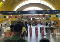 Passageiros relatam transtornos no metrô após queda de energia