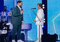 Paulo Vieira faz pergunta inusitada a Roberto Carlos em show