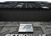 Petrobras assina venda de participação em dois campos em Santos