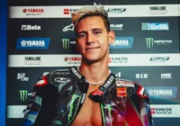 Piloto da Yamaha sofre ataques homofóbicos após postar foto com amigo