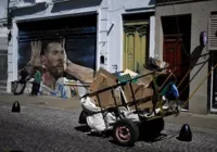 Pobreza na Argentina atingue 57,4%, maior patamar em 20 anos