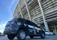 Polícia faz ação contra violência às mulheres no jogo do Bahia