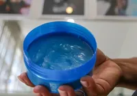 Pomada modeladora de cabelo faz emergência lotar após Natal