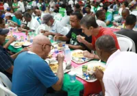 Prefeitura realiza ceia natalina para pessoas em situação de rua