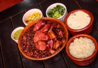 Quer comer aquela feijoada no carnaval? Confira onde se esbaldar