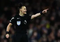 Rebecca Welch se torna 1ª mulher a apitar jogo da Premier League