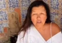 Regina Casé vai à igreja após ficar 2 dias sem enxergar