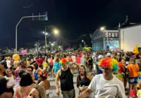 Sem medo da chuva, Palhaços do Rio Vermelho abrem carnaval de Salvador