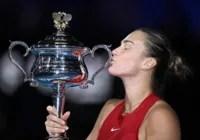 Sem sustos, Sabalenka vence Zheng e é bicampeã do Australian Open