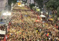 Sob comando de Psirico, bloco As Muquiranas lota o Circuito Osmar