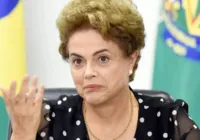 “Sou presidente de banco, querida”, diz Dilma ao ser abordada em avião