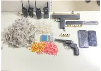 Submetralhadora, revólver e drogas são apreendidos na Boca do Rio