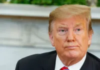 Trump é multado em R$ 1,7 bilhão por fraude em empresa