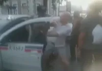 Turistas dos EUA são flagrados em briga com taxista em Salvador