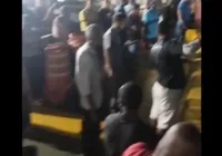 VÍDEO: Passageiros esperam mais de 2h para ferry-boat atracar na Ilha