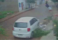 Vídeo: mulheres em moto são atropeladas na Bahia; condutor fugiu