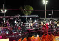 "Viva o vendedor ambulante”, diz Durval Lelys em trio