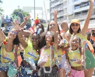 Abadás do Bloco Happy já estão sendo entregues; saiba onde pegar