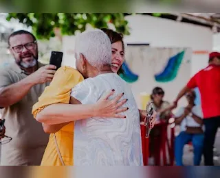 Adélia Pinheiro participa de evento com simpatizantes em Ilhéus