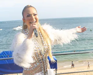 Barra-Ondina: Solange Almeida inova e puxa forró no Carnaval - Imagem