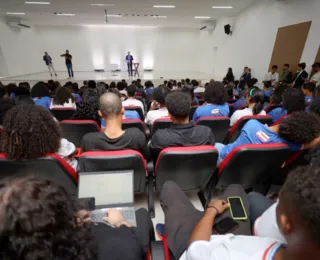 Barroso, do STF, ministra aula para estudantes em Lauro de Freitas