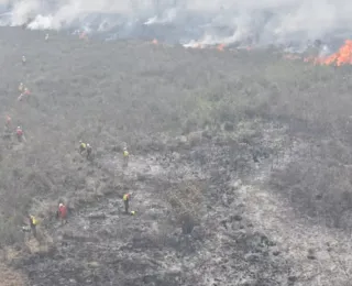 Bombeiros extinguem incêndios em quatro regiões da Bahia