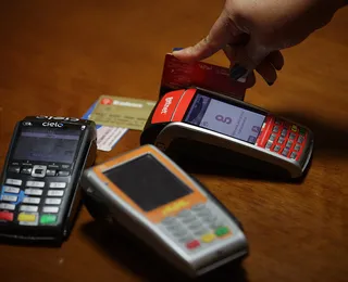 Brasileiros gastaram R$ 3,73 trilhões com cartões em 2023