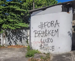 Braskem: moradores fecham avenida após afundamento de solo