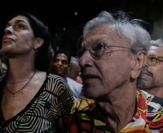Caetano Veloso marca presença na saída do Ilê Aiyê: 'Beleza pura'