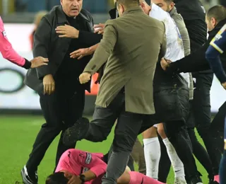 Campeonato Turco é suspenso após grave agressão a árbitro