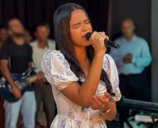 Cantora gospel de 18 anos morre após acidente no sul da Bahia