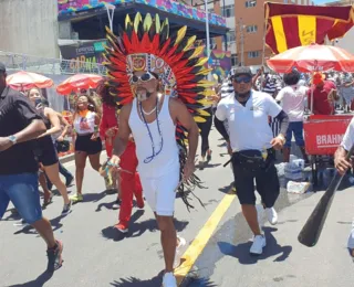 Carlinhos Brown invade a Barra com corrida antes de puxar Arrastão