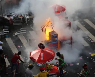 Carnaval: carrinho de ambulante pega fogo e Magnata promete ajuda