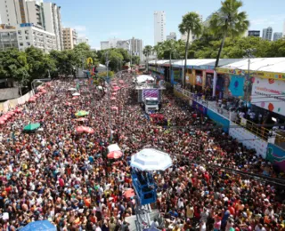 Circuito Osmar recebe multidão de foliões no último dia de Carnaval