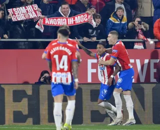 Com gol brasileiro, Girona vence Atlético e segue na cola do Real