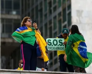 Com pouca adesão, bolsonaristas fazem protesto contra Dino no STF