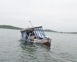 Condutor de barco que naufragou na Bahia fugiu antes de ser ouvido
