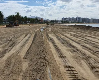 Contra ondas fortes e avanço do mar, praias ganham muro e barreira