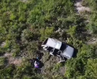 Duas pessoas morrem após carro capotar