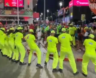 Equipe da Limpurb dança ao som de La Fúria na Barra