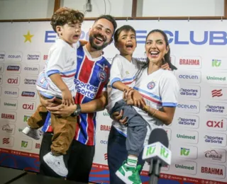 Filhos de Everton Ribeiro roubam cena com hino do Fla e "Bora Bahêa"
