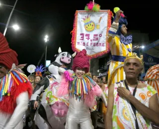 Foliões capricham nas fantasias para curtir bloquinhos e fanfarras