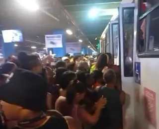 Foliões causam tumulto na Estação da Lapa no terceiro dia de festa