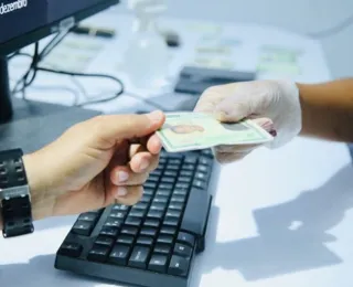 GCM já recolheu 46 documentos, um celular e uma mochila