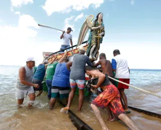 Galeota do Senhor Bom Jesus dos Navegantes é lançada ao mar
