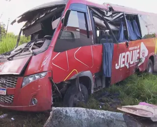 Grave acidente com micro-ônibus deixa mais de 10 feridos na Bahia