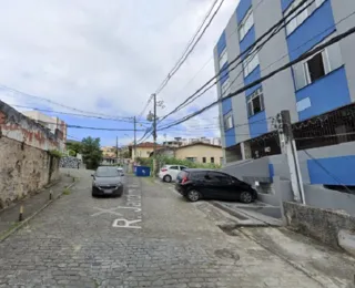 Homem bate cabeça durante briga e morre em Salvador