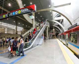 Homem é preso após tocar partes íntimas de adolescente no metrô