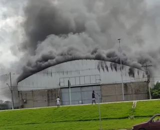 Incêndio atinge galpão de café na Bahia